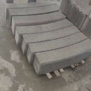 青海芝麻白弧形路牙石