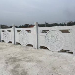 青海芝麻白河道栏杆 石材栏杆