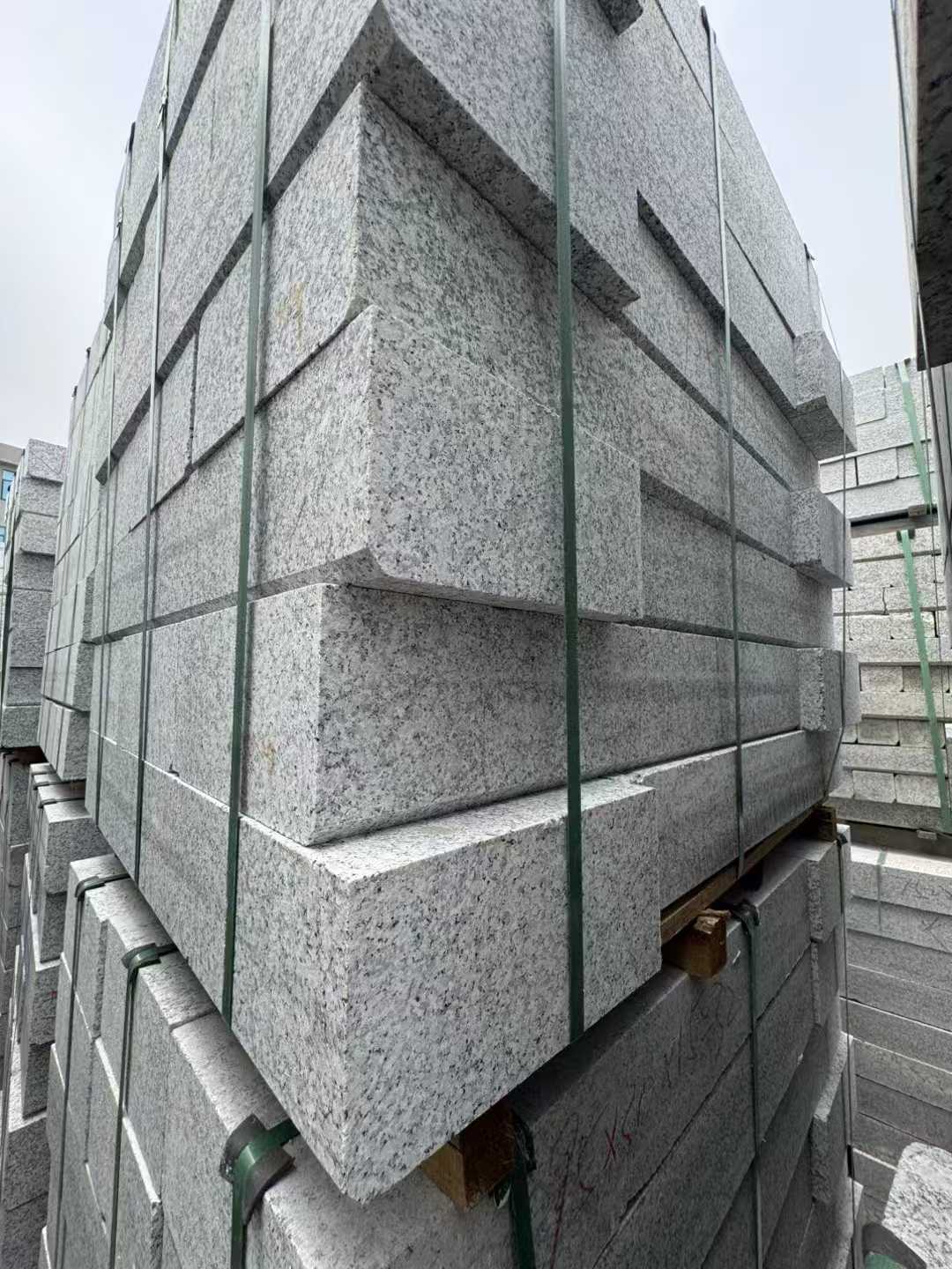 青海芝麻白路牙石 马路牙子
