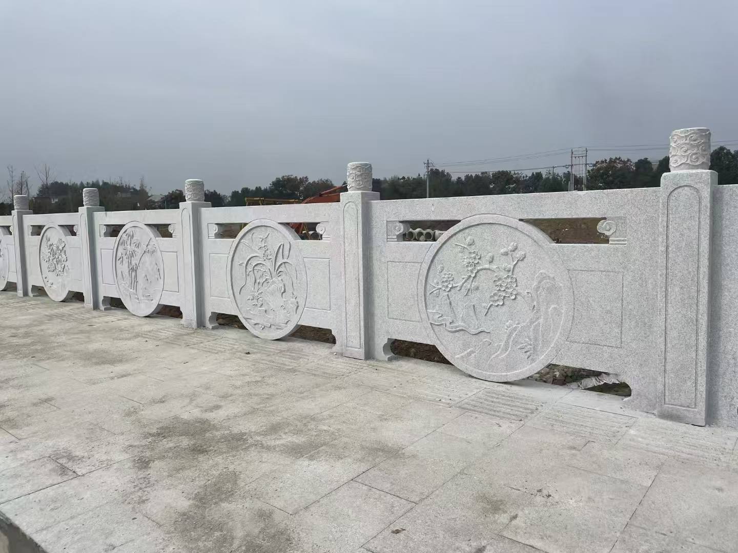 青海芝麻白河道栏杆 石材栏杆