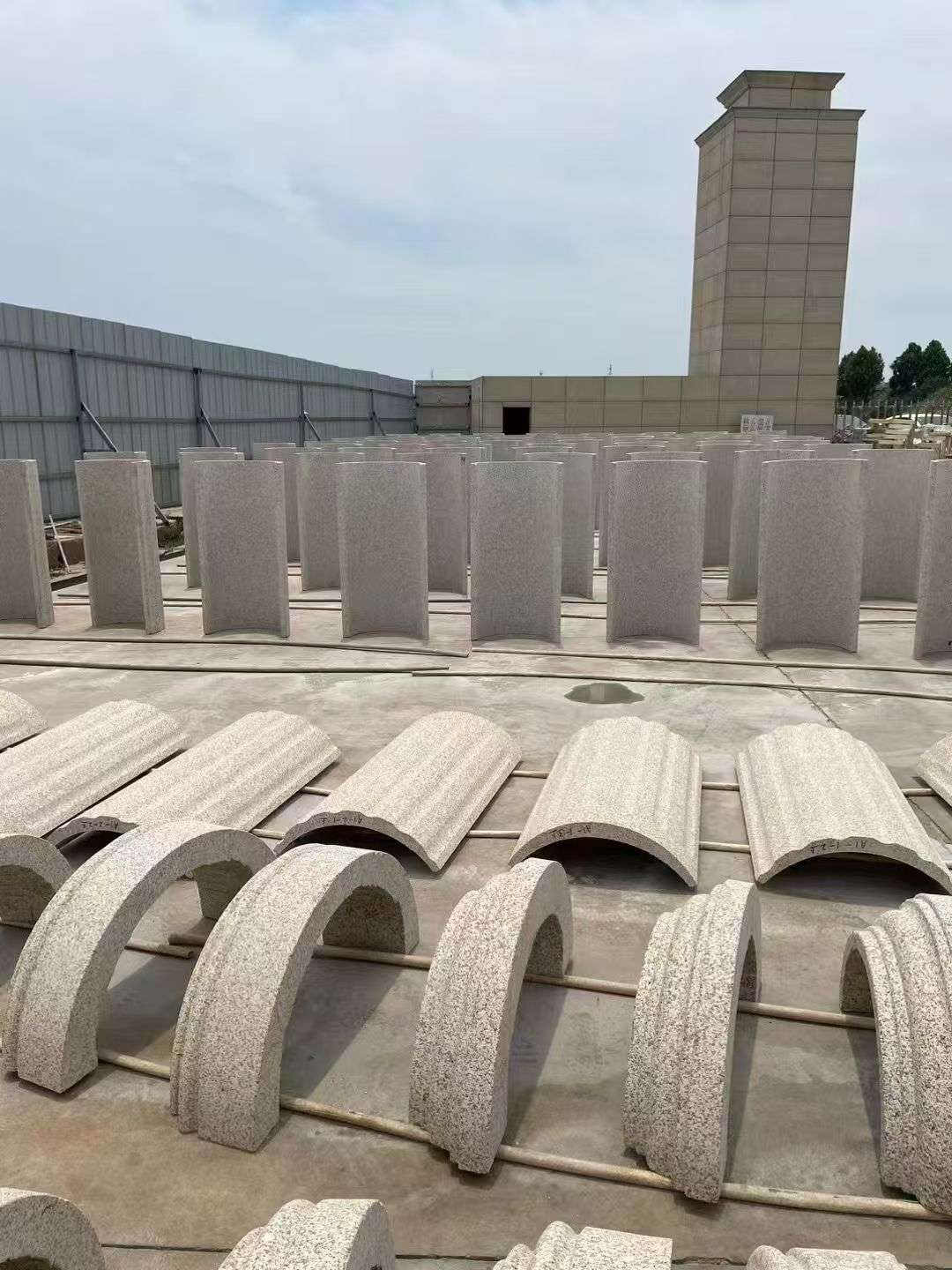 青海黄金麻别墅柱皮 异形 线条定制