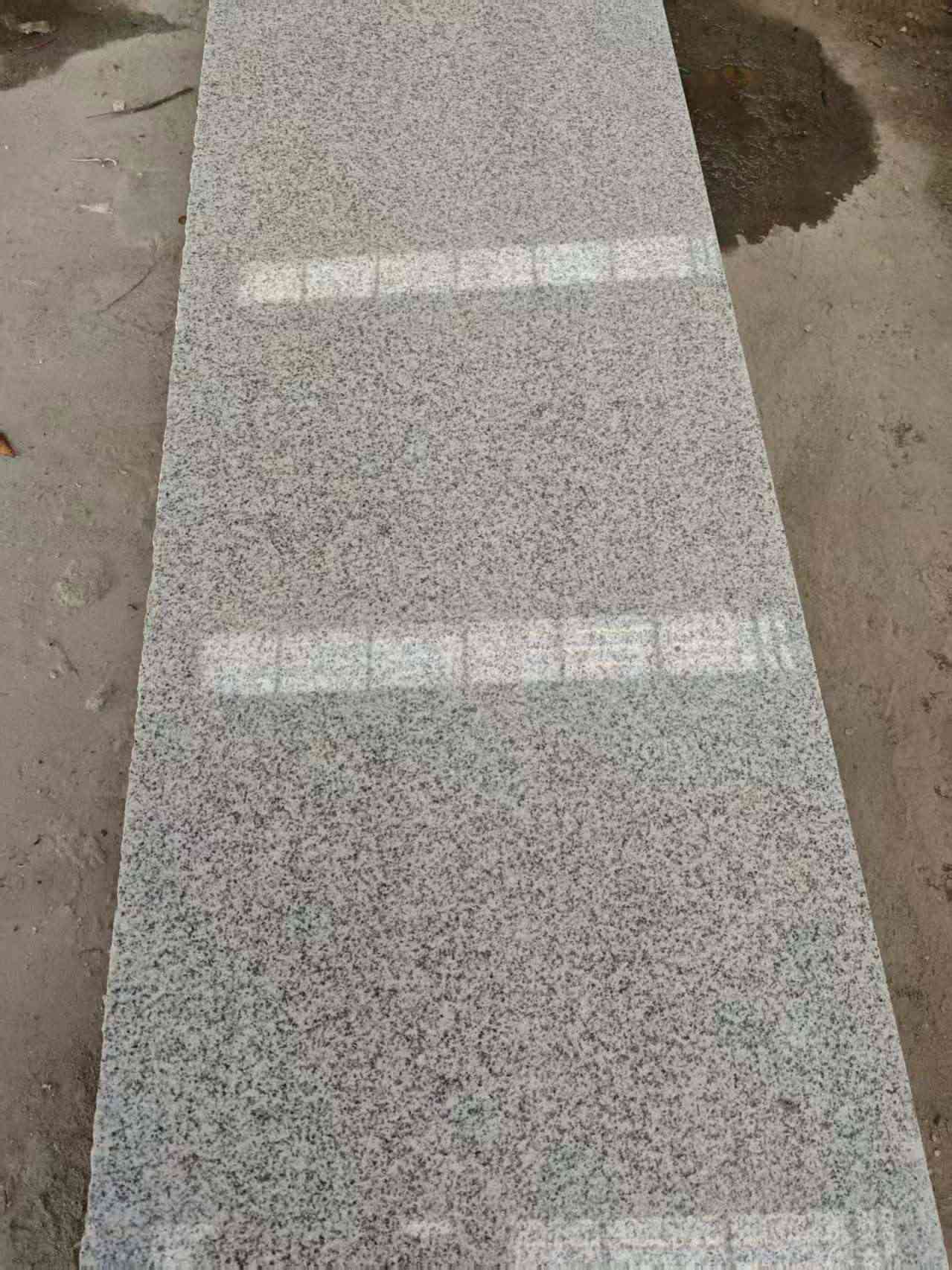 青海芝麻白光面毛板